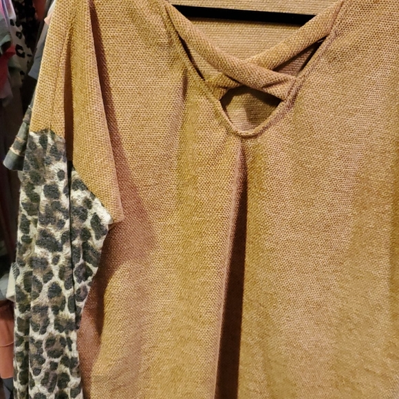 Last Medium Leopard Sleeve Knit Top - Picture 7 of 8